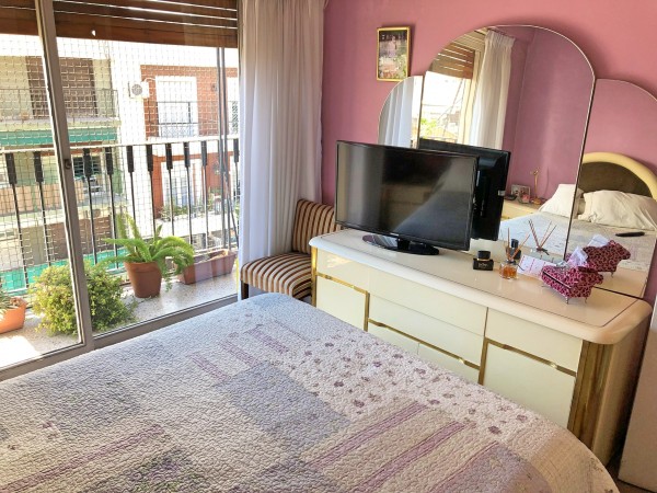 Venta Departamento 4 ambientes c/balcon y dep.