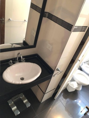 Vendo 4 ambientes c/balcon Excelente