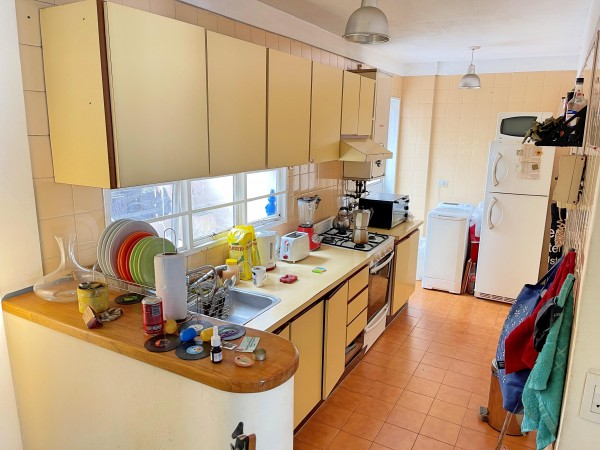 Venta 2 ambientes 117m2 Patios, con cochera fija y cubierta.