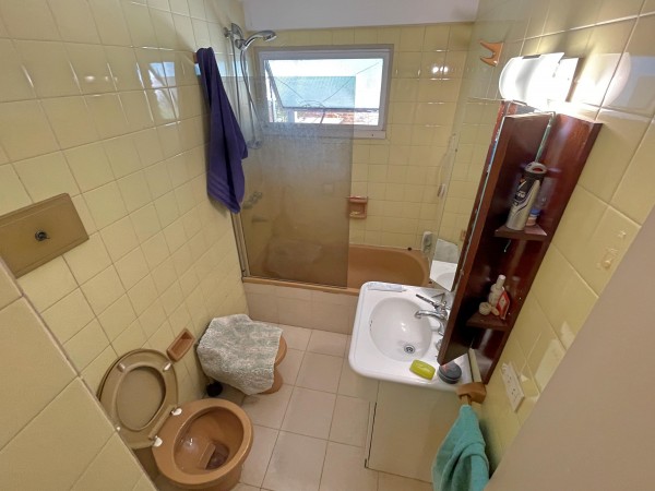 Venta 2 ambientes 117m2 Patios, con cochera fija y cubierta.