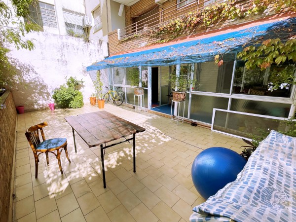 Venta 2 ambientes 117m2 Patios, con cochera fija y cubierta.