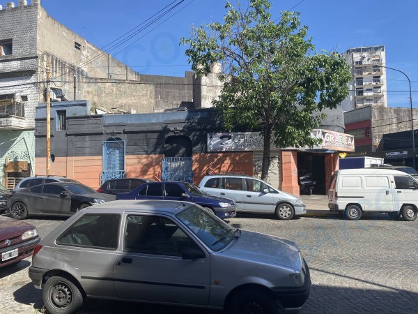 LOCAL en LOTE PROPIO 300m2 Totales 