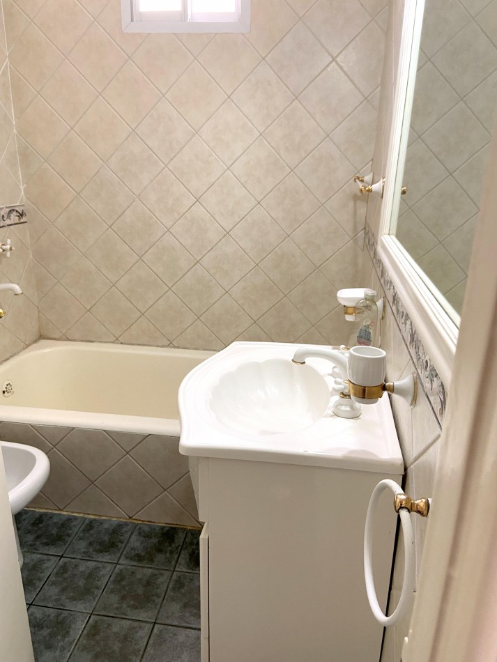 Depto de 3 Amb 62m2 c/ 2 baños, y gran patio en comun.