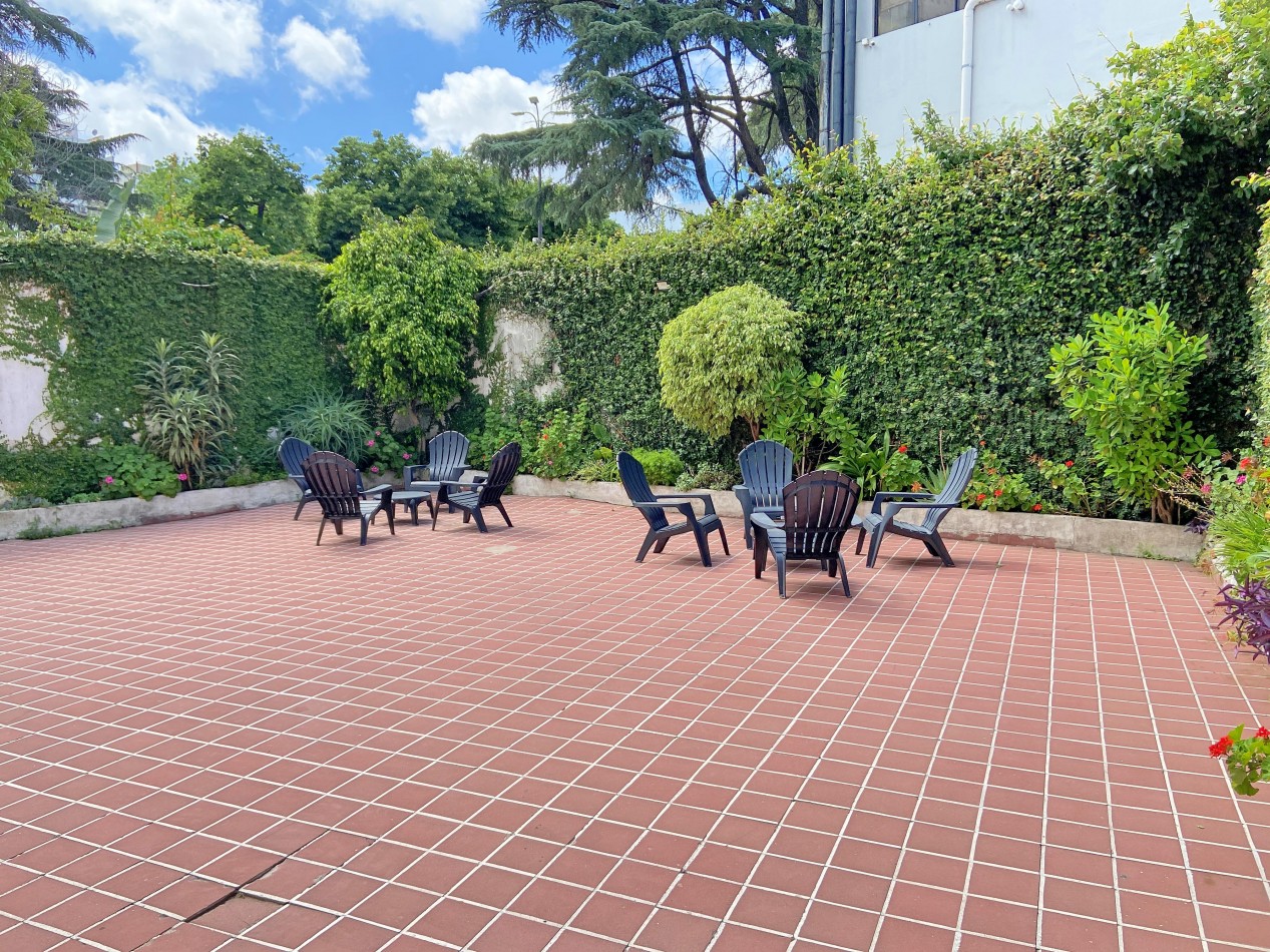 Depto de 3 Amb 62m2 c/ 2 baños, y gran patio en comun.