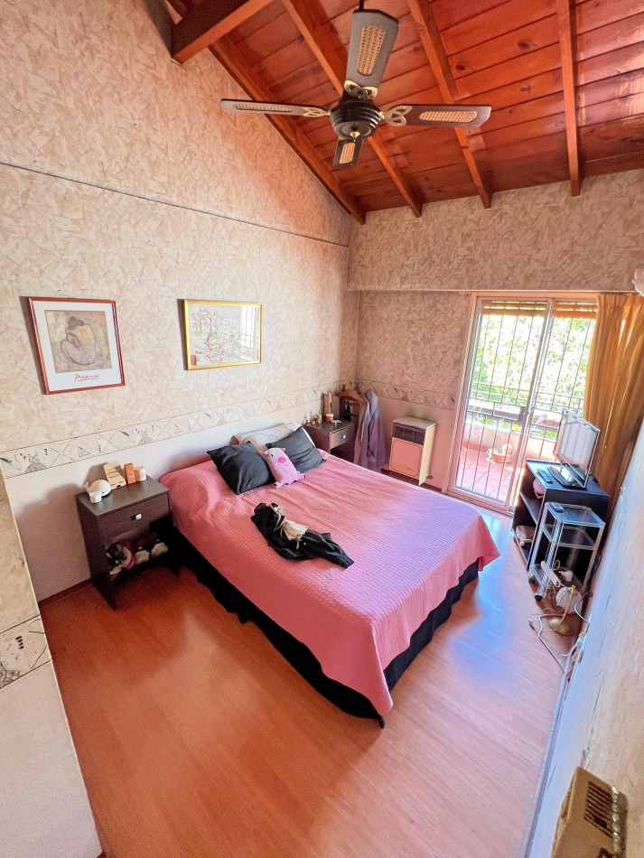 Duplex 4 Ambientes + Cochera + Fondo (4 X 12) + Parrilla + Balcon 