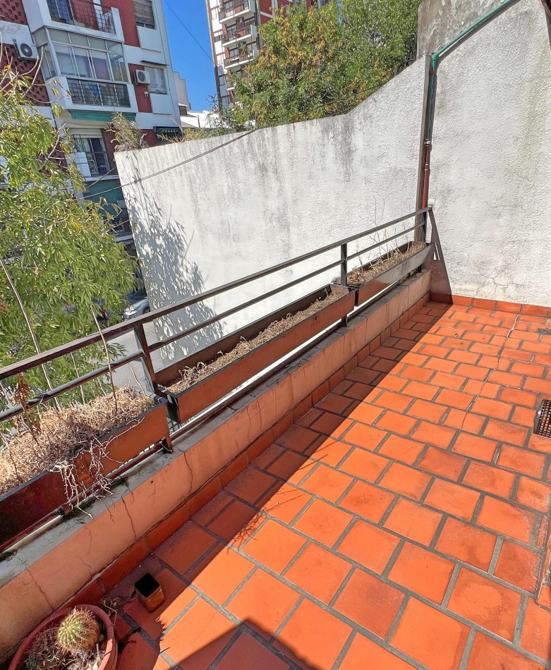 Duplex 4 Ambientes + Cochera + Fondo (4 X 12) + Parrilla + Balcon 
