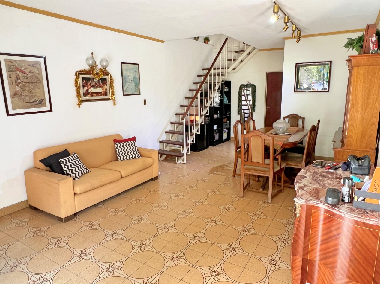Duplex 4 Ambientes + Cochera + Fondo (4 X 12) + Parrilla + Balcon 