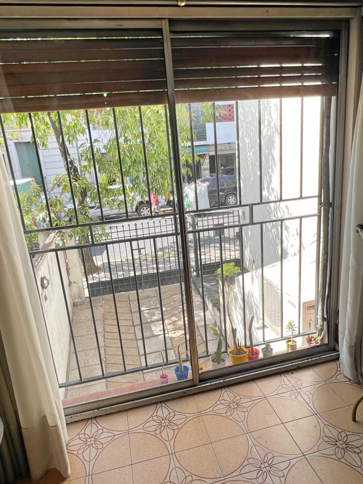 Duplex 4 Ambientes + Cochera + Fondo (4 X 12) + Parrilla + Balcon 