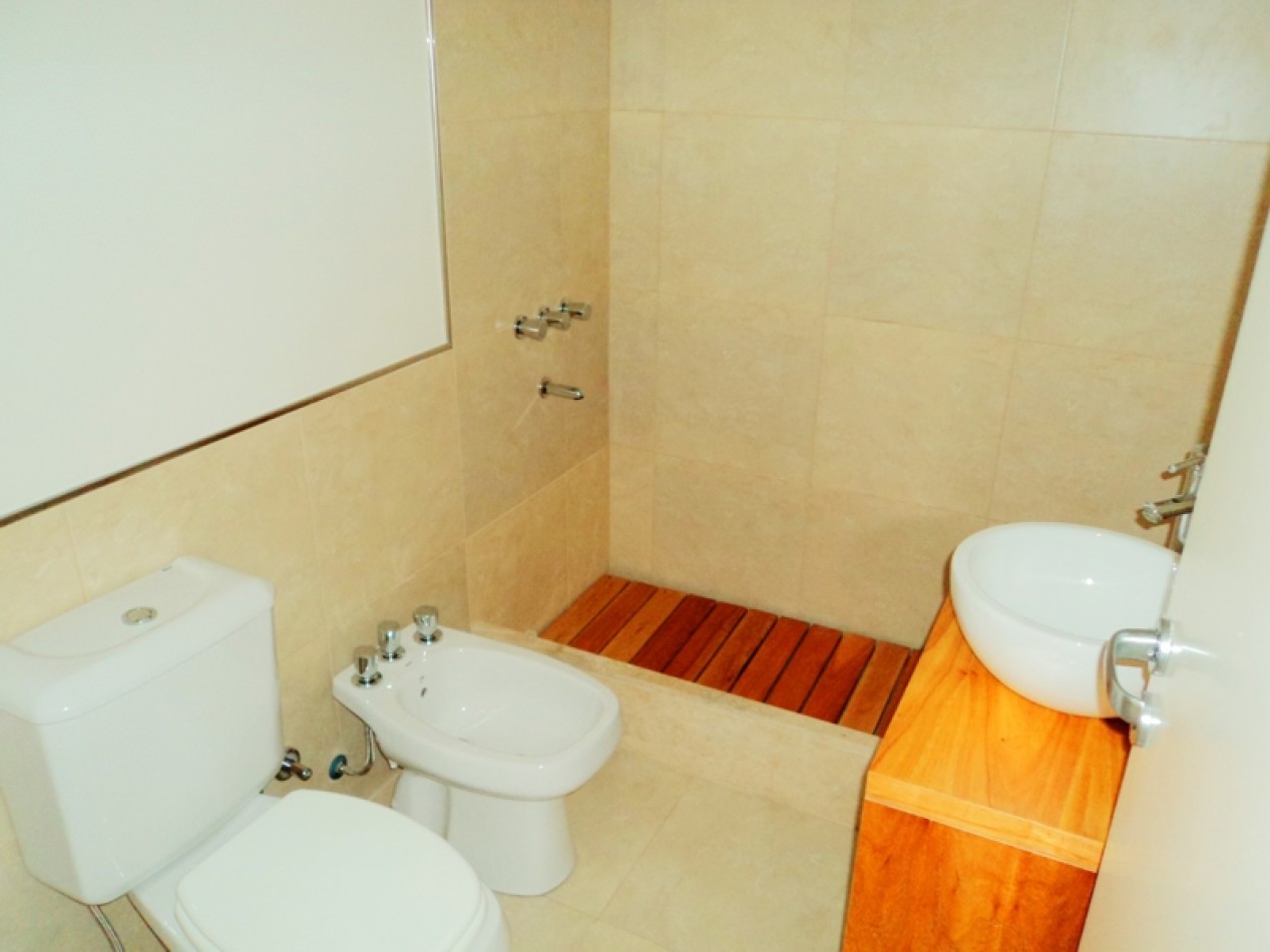 Alquilo Duplex de 2 Ambientes c/2 baños y balcon