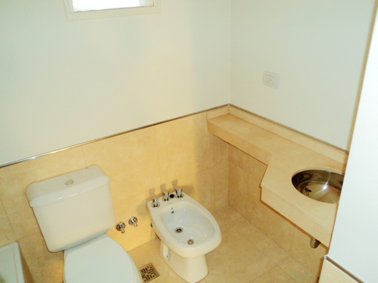 Alquilo Duplex de 2 Ambientes c/2 baños y balcon