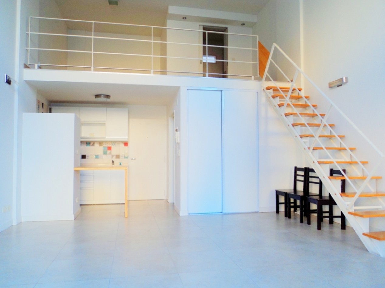 Alquilo Duplex de 2 Ambientes c/2 baños y balcon