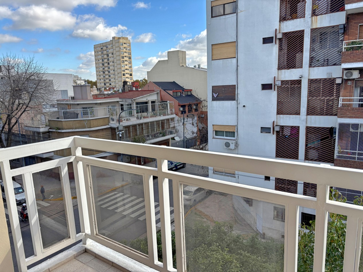 Vendo 2 ambientes c/balcon Apto Profesional