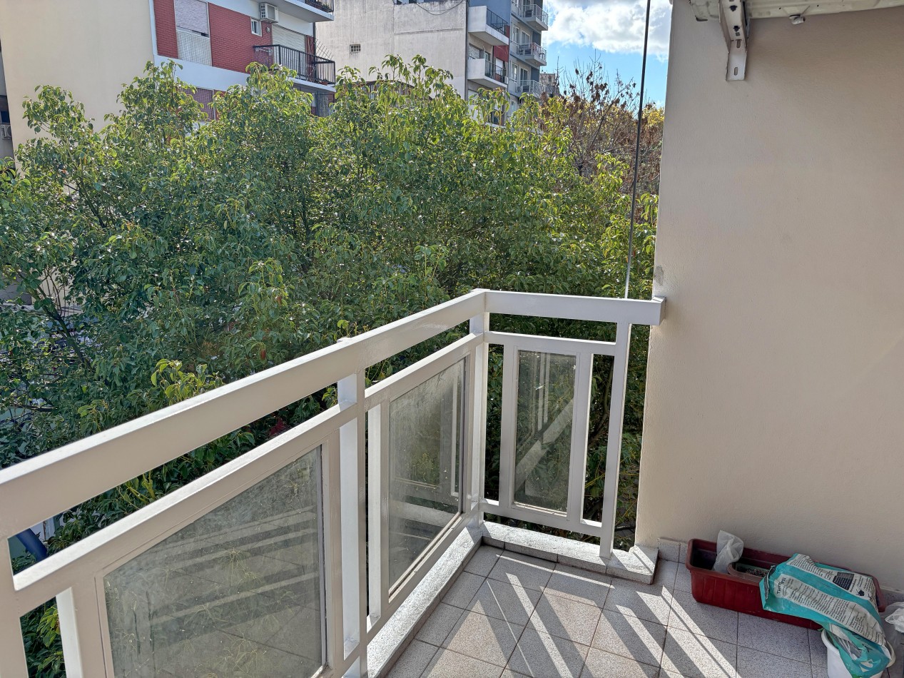 Vendo 2 ambientes c/balcon Apto Profesional