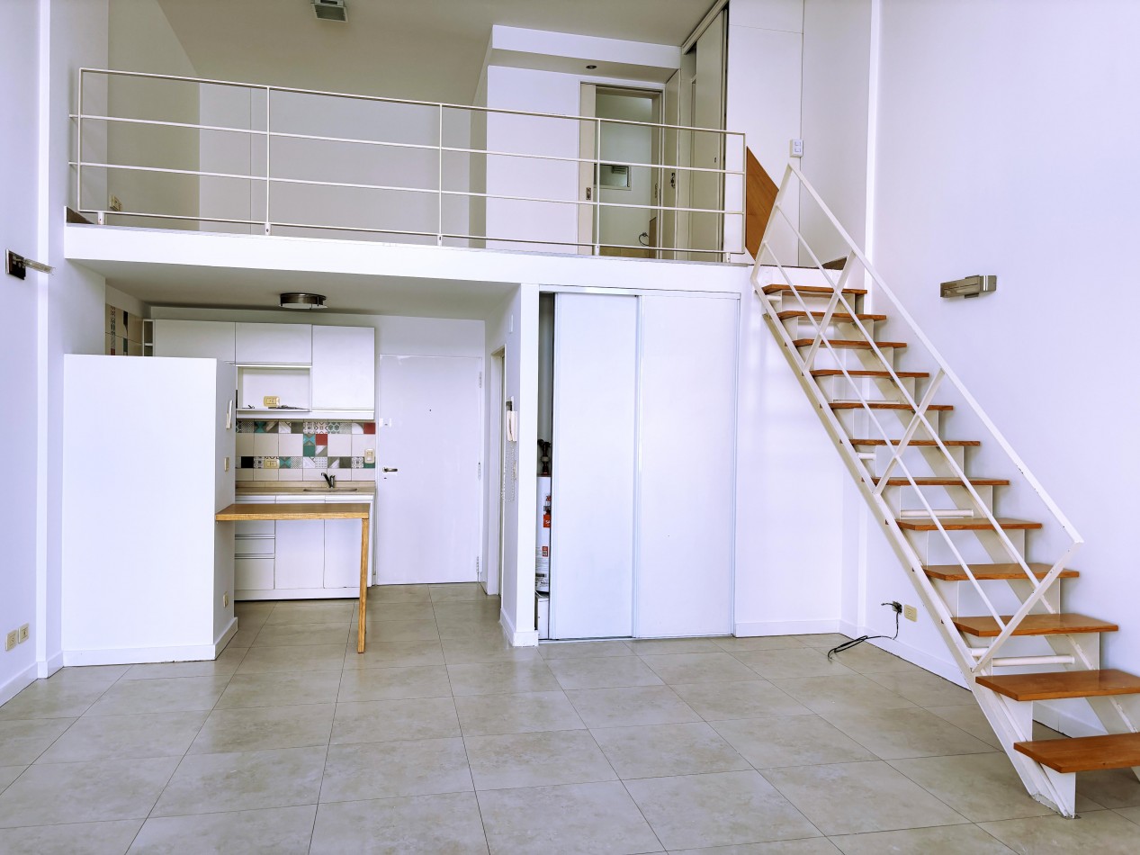 63m2 Duplex de 2 Ambientes c/2 baños y balcon.