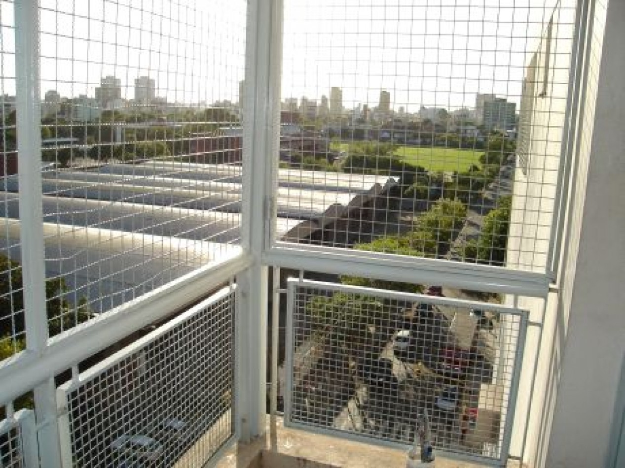 Vendo 4 ambientes con balcon y cochera cubierta.