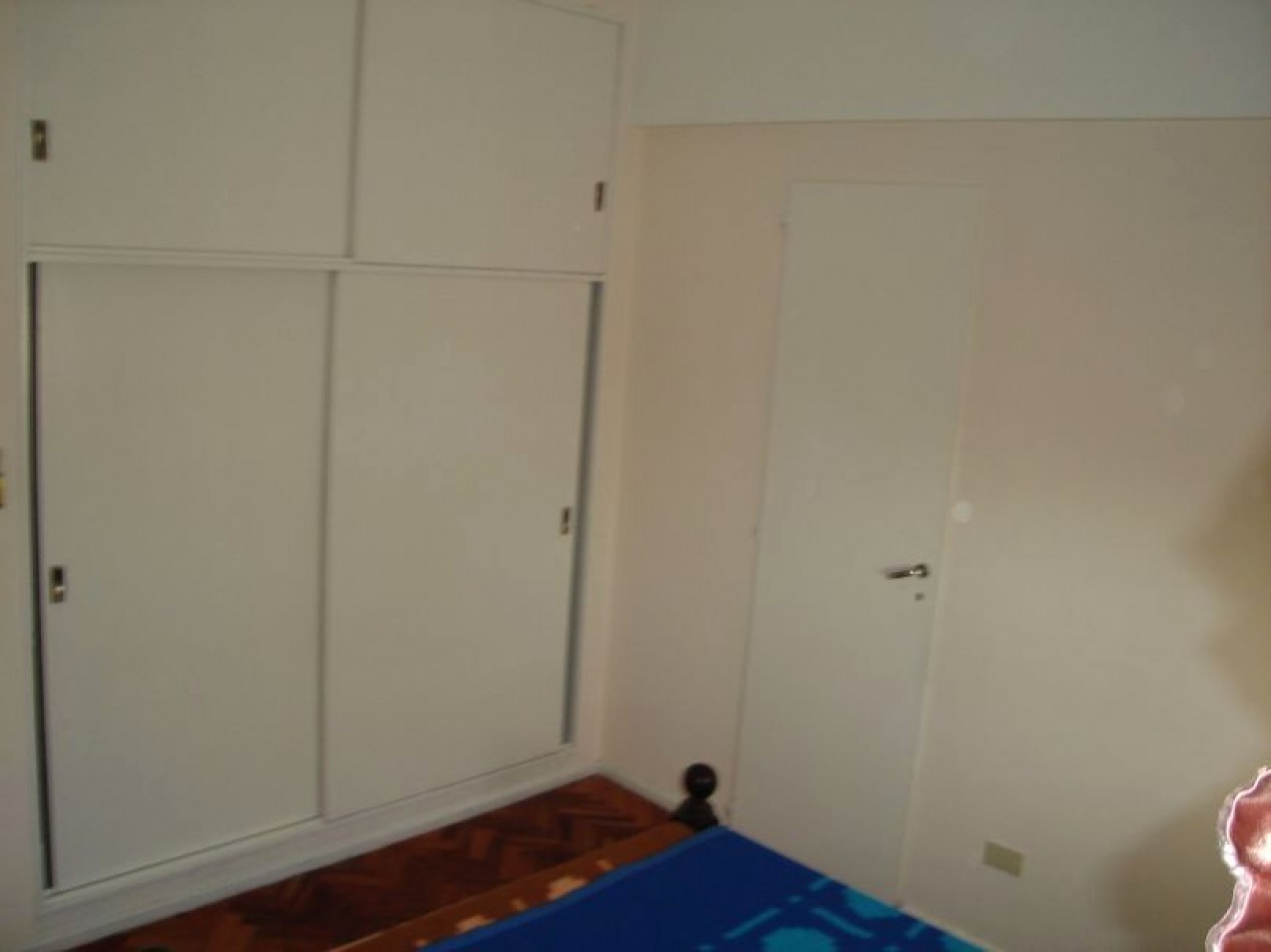 Vendo 4 ambientes con balcon y cochera cubierta.
