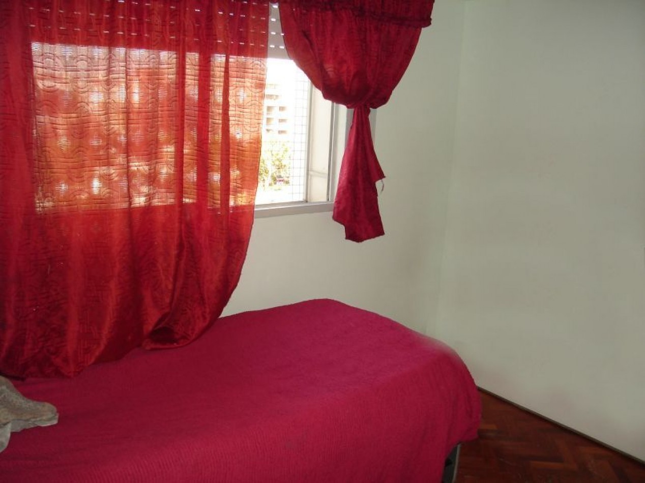 Vendo 4 ambientes con balcon y cochera cubierta.