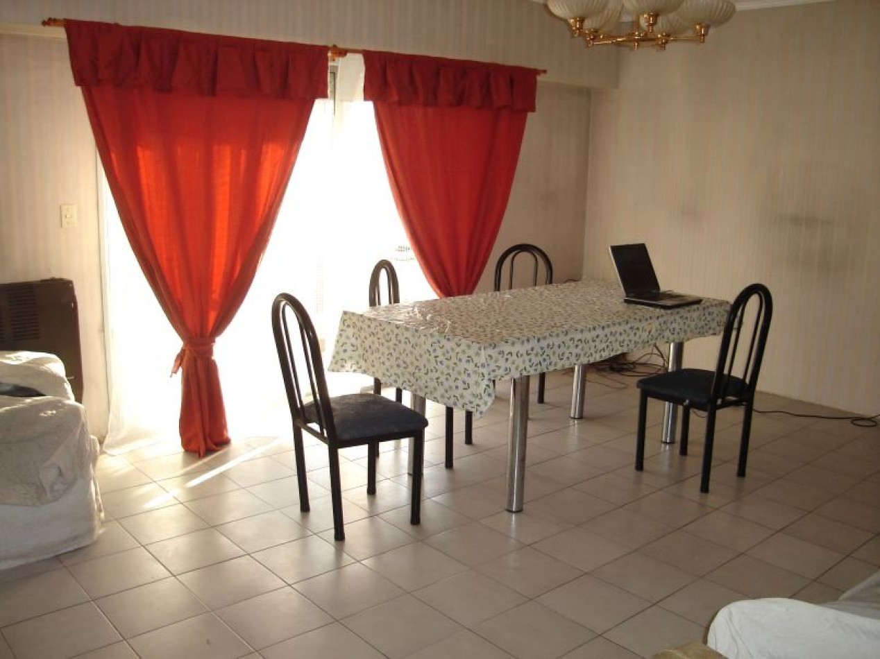 Vendo 4 ambientes con balcon y cochera cubierta.