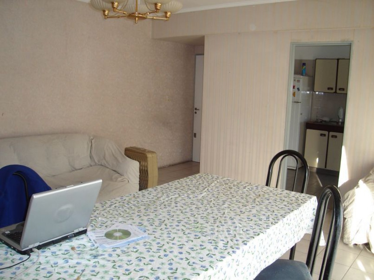 Vendo 4 ambientes con balcon y cochera cubierta.