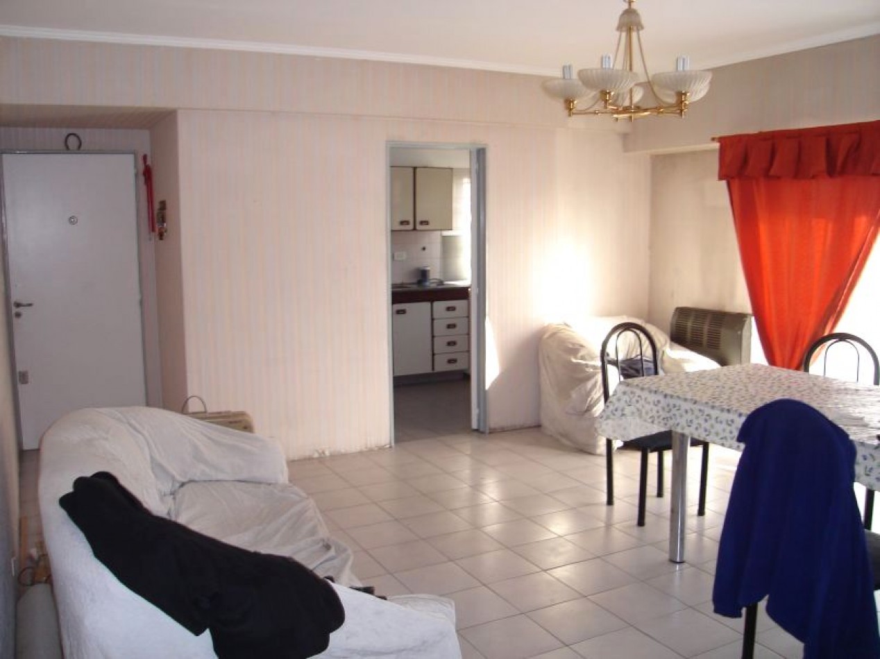 Vendo 4 ambientes con balcon y cochera cubierta.