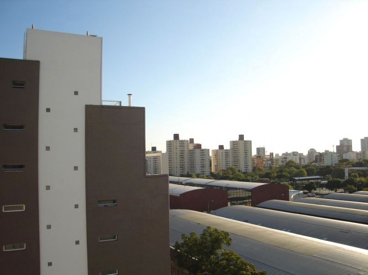 Vendo 4 ambientes con balcon y cochera cubierta.