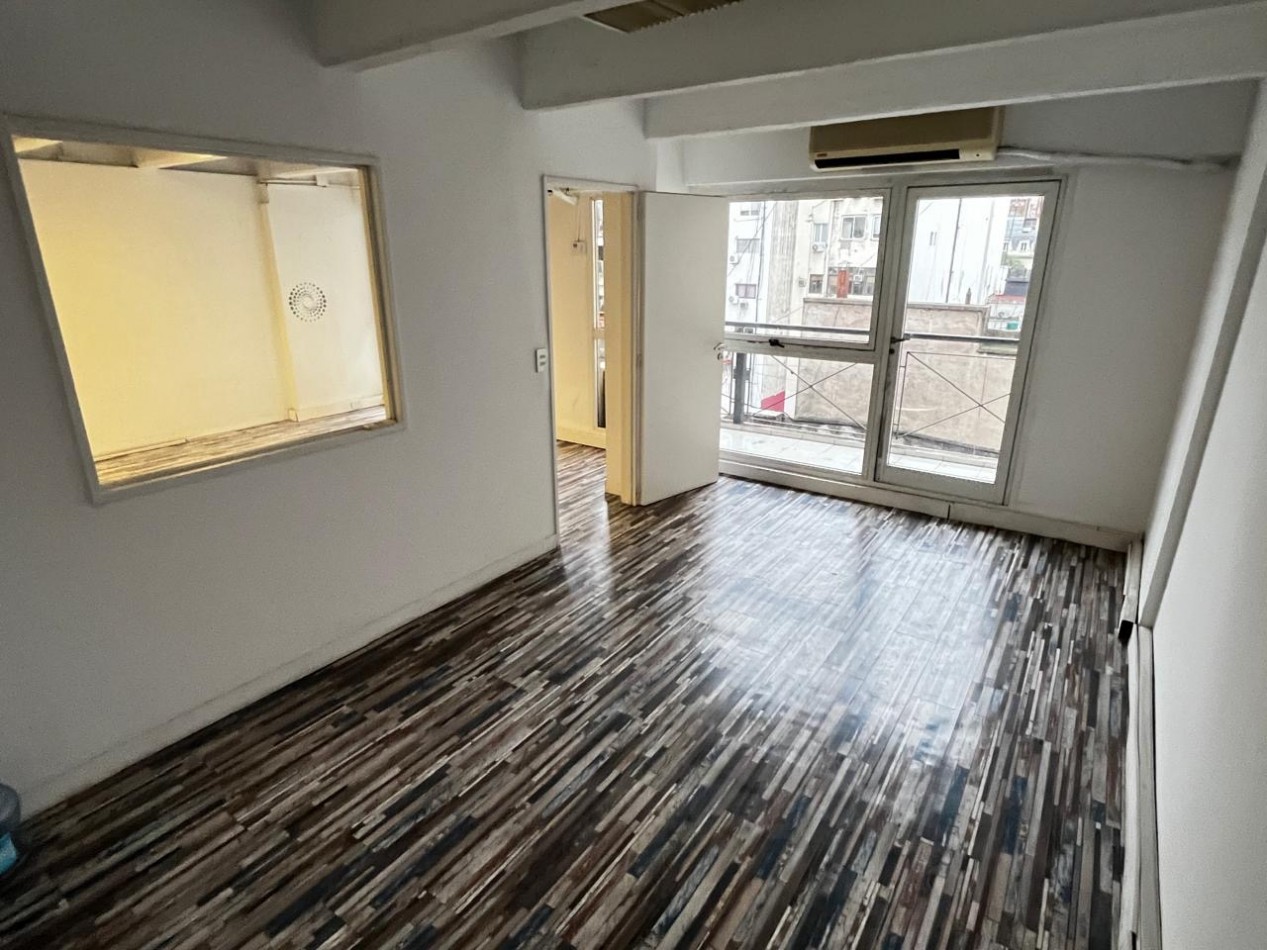 Oficina 72,00 m² Baño Propio - Balcon Corrido Air/ac Impecable