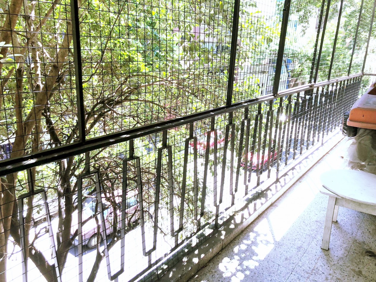 4 Ambientes c/balcon. Super luminoso con balcon corrido, vista abierta.