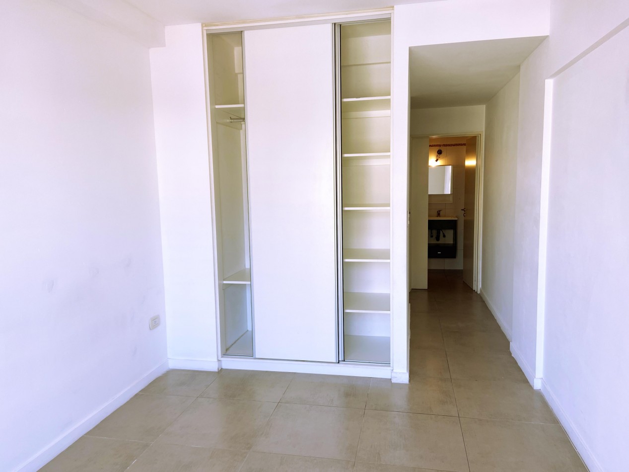 2 Ambientes c/balcon. Super luminoso con balcon corrido, vista abierta.