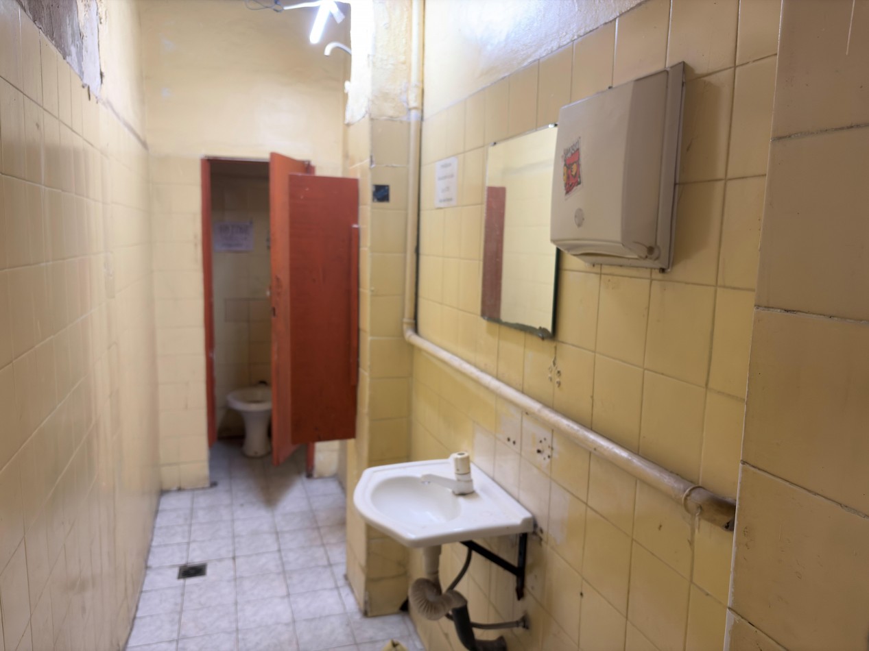 Local comercial en esquina 145m2 c/sotano