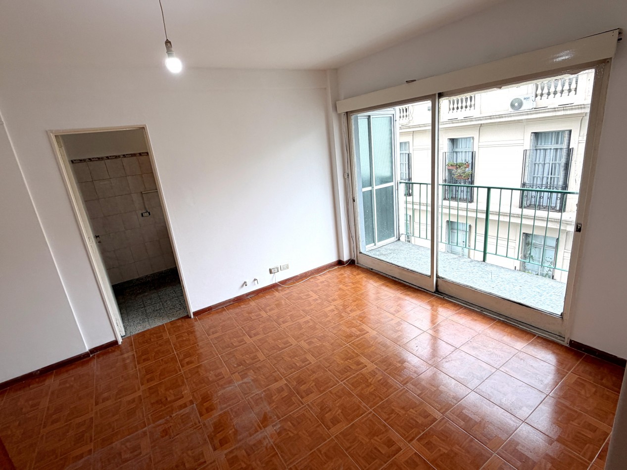 Depto 2 Amb con Balcon Sup: 45m² m Subte.