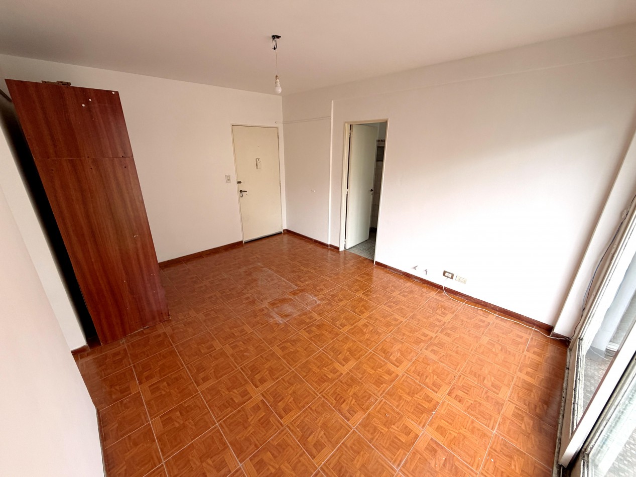 Depto 2 Amb con Balcon Sup: 45m² m Subte.
