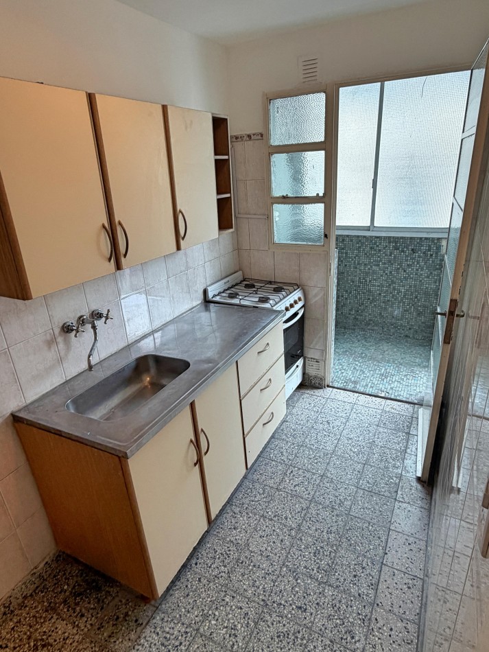 Depto 2 Amb con Balcon Sup: 45m² m Subte.