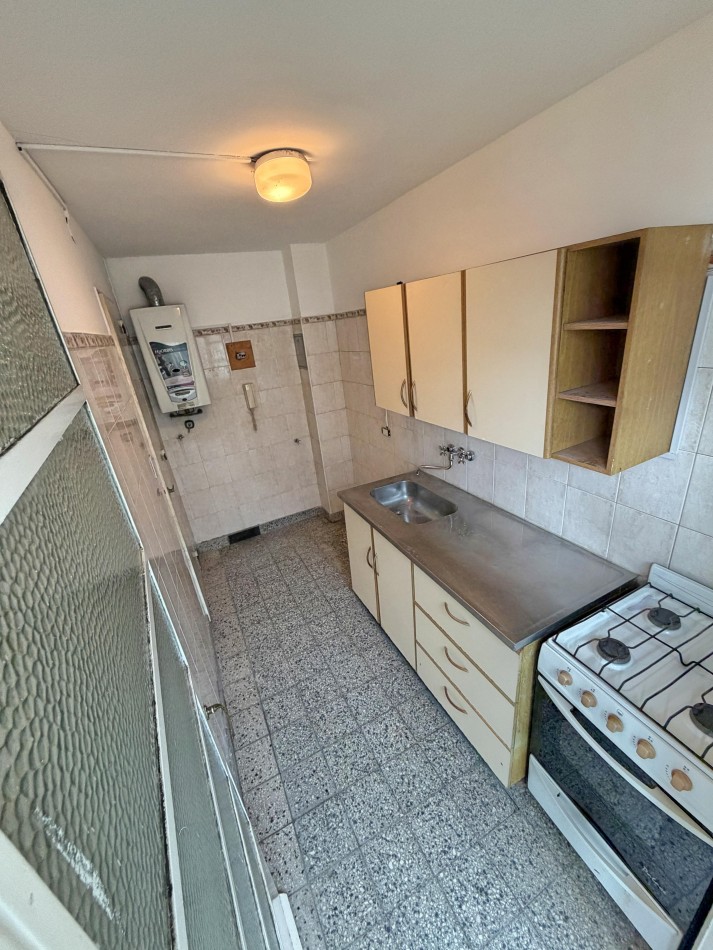 Depto 2 Amb con Balcon Sup: 45m² m Subte.