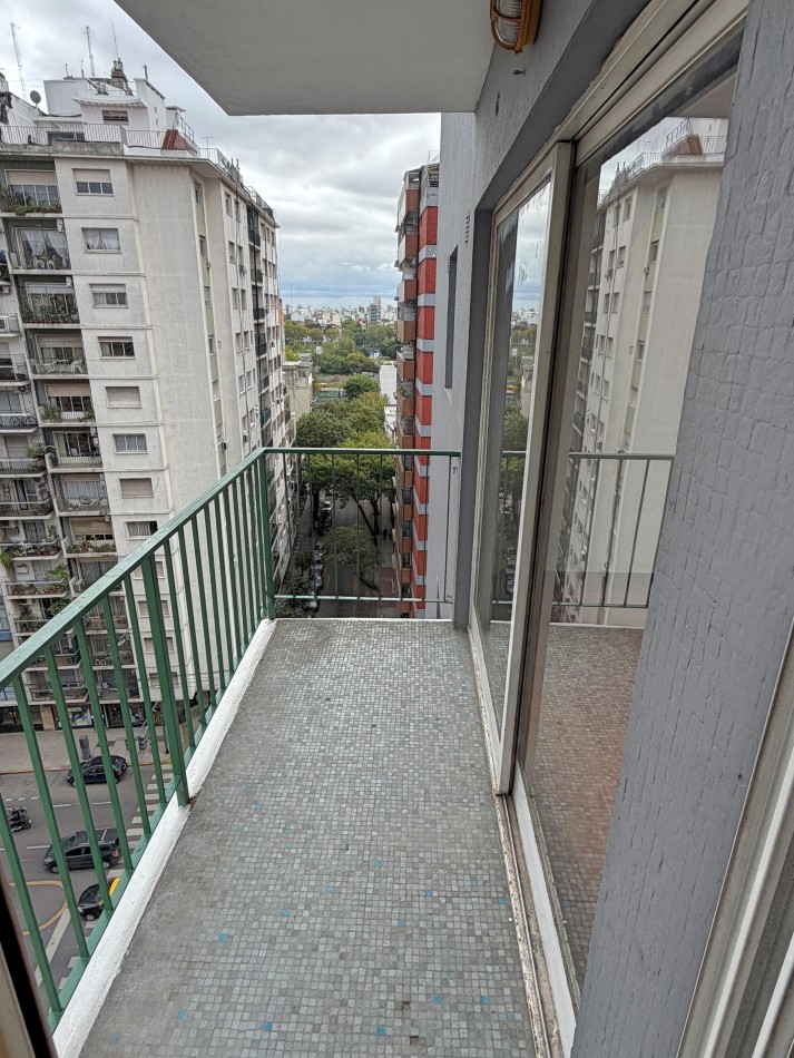 Depto 2 Amb con Balcon Sup: 45m² m Subte.