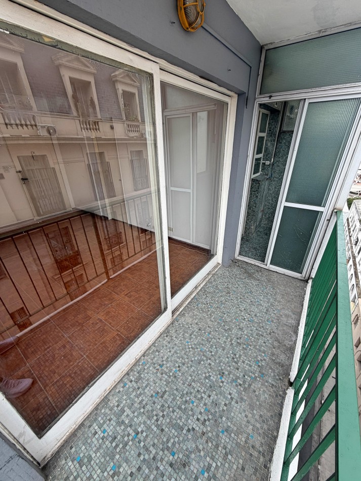 Depto 2 Amb con Balcon Sup: 45m² m Subte.