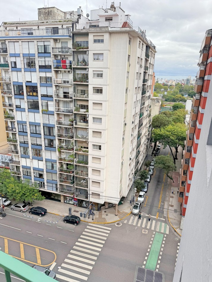 Depto 2 Amb con Balcon Sup: 45m² m Subte.