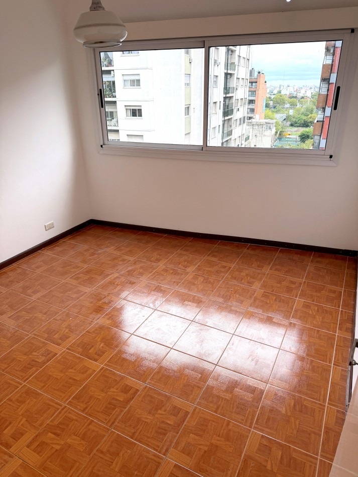 Depto 2 Amb con Balcon Sup: 45m² m Subte.