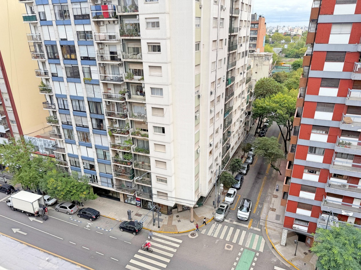 Depto 2 Amb con Balcon Sup: 45m² m Subte.