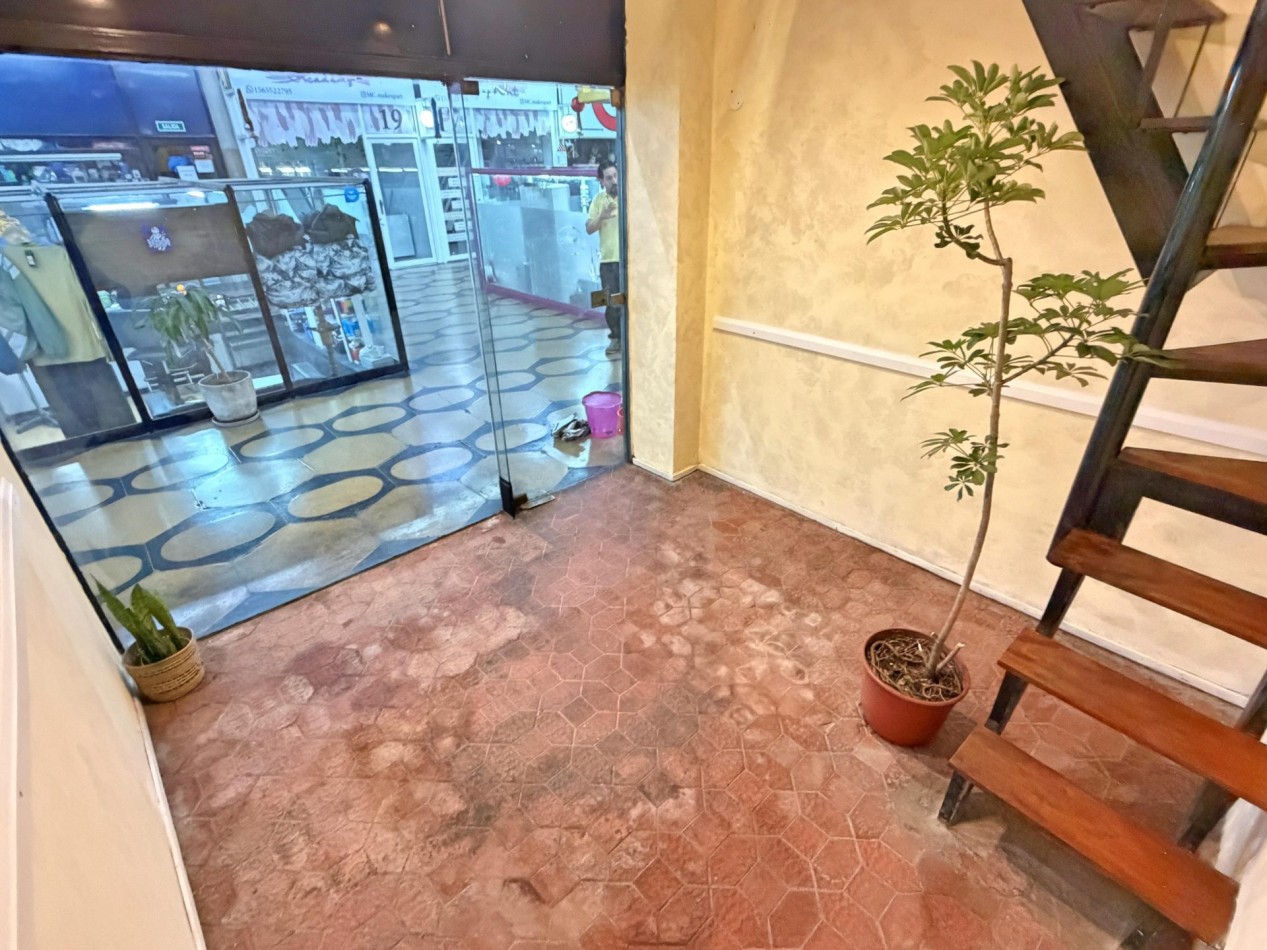 Vendo local 14m2 en PB GALERIA Del Barco Centenera Primera Junta