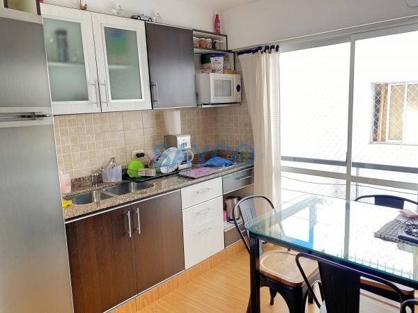 Vendo 2 ambientes con balcon y escritorio
