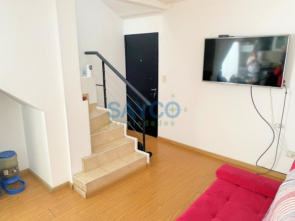 Vendo 2 ambientes con balcon y escritorio