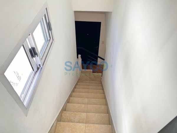Vendo 2 ambientes con balcon y escritorio