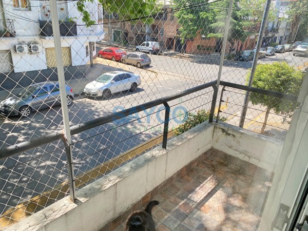 Vendo 2 ambientes con balcon y escritorio