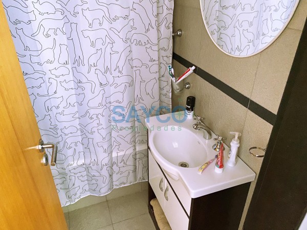 Vendo 2 ambientes con balcon y escritorio