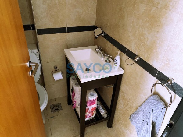 Vendo 2 ambientes con balcon y escritorio