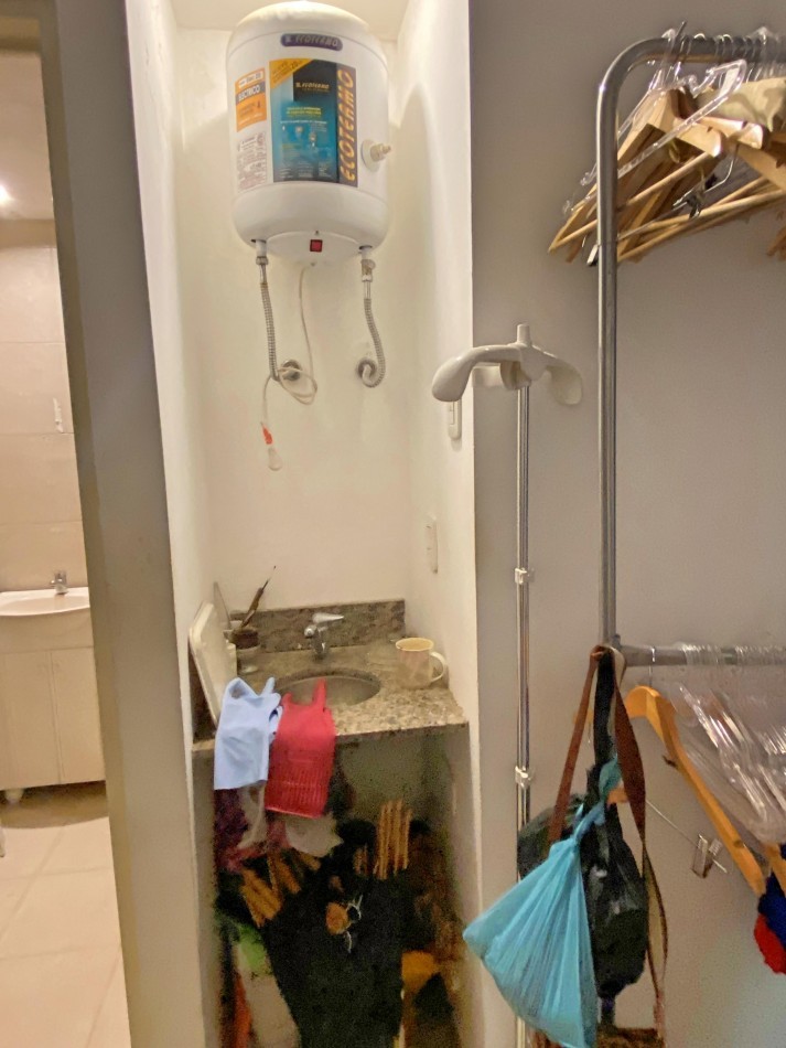 Vendo Local 32m2 c/blindex cortina automatica y aire split