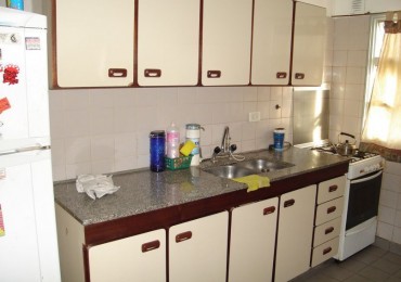 Vendo 4 ambientes con balcon y cochera cubierta.